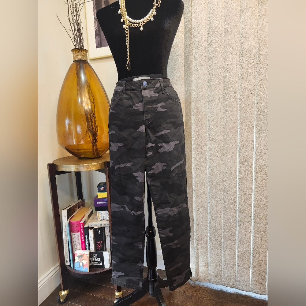 😍Wit & Wisdom Black Camouflage Jeans- Size 6